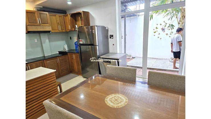 Bán nhà 3 tầng Phó Đức Chính, Vĩnh Hòa – gần biển 300m, có hồ cá Koi, giá 10 tỷ